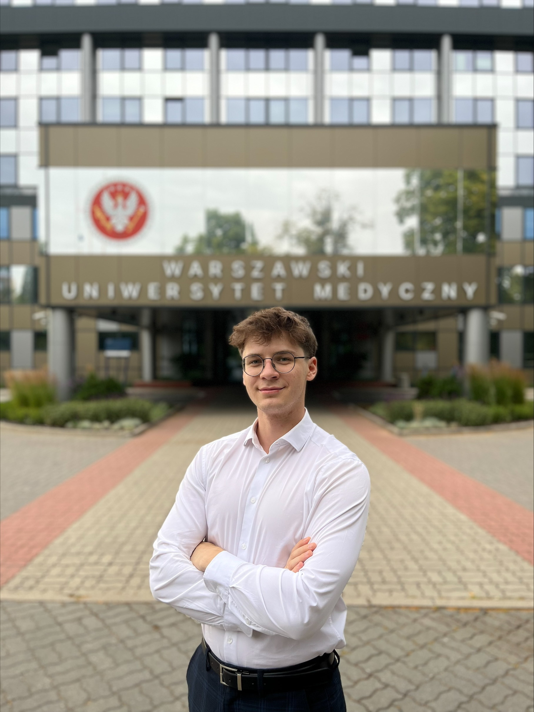 Jakub Domański – Przewodniczący Komisji Kultury Samorządu Studentów Warszawskiego Uniwersytetu Medycznego, zdjęcie portretowe